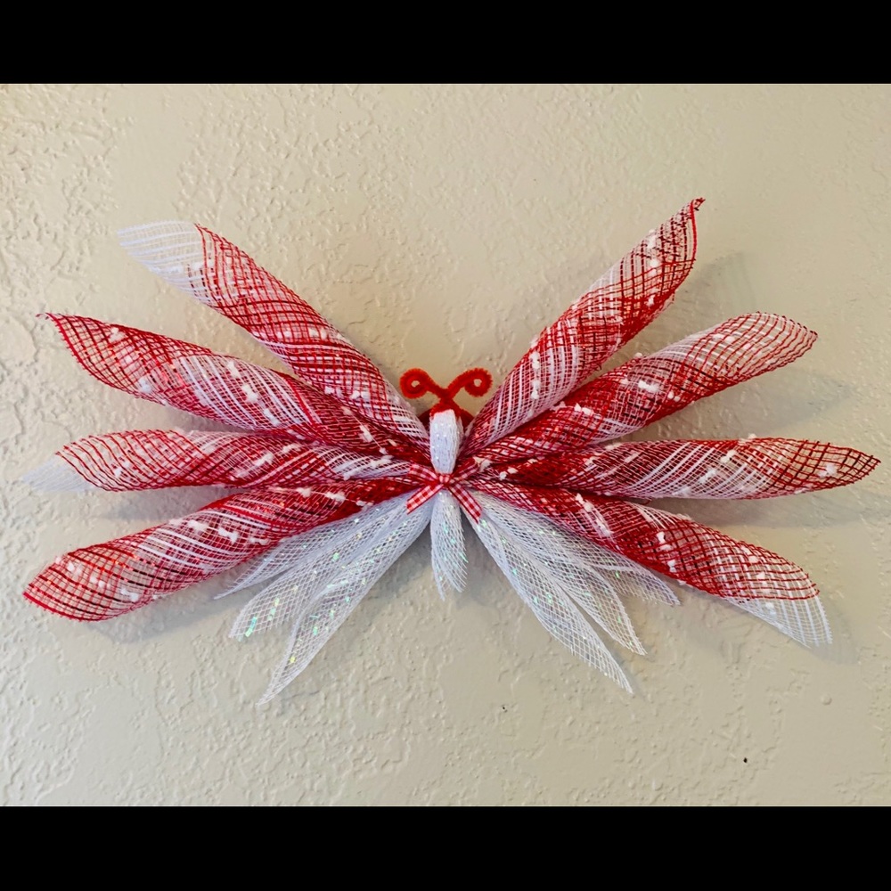 SALE!! ⭐️ Deco mesh butterfly wall hanging, red and white